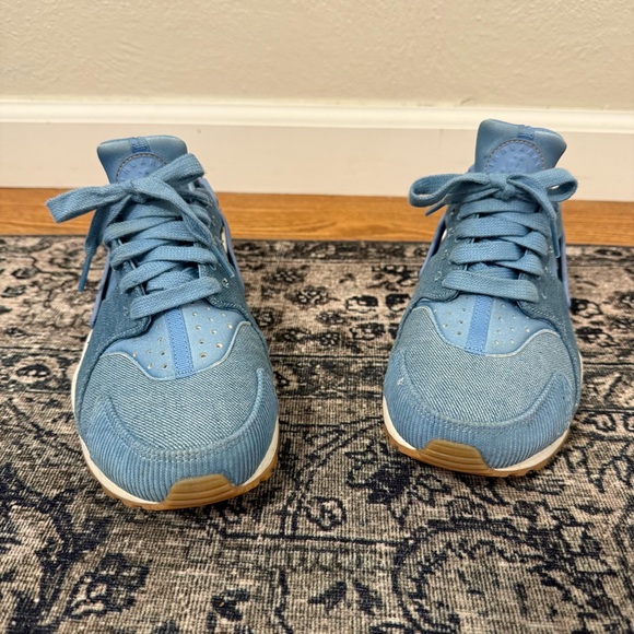 NIKE AIR Women’s 7 Huarache Run SE "December Sky" Denim Chambray Rare - Picture 2 of 8